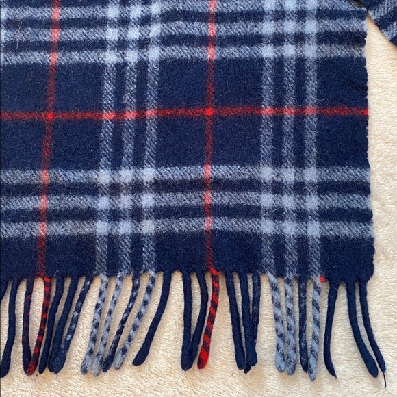 Burberry’s navy red light blue plaid lambswool scarf 10 x 45 - Picture 2 of 6